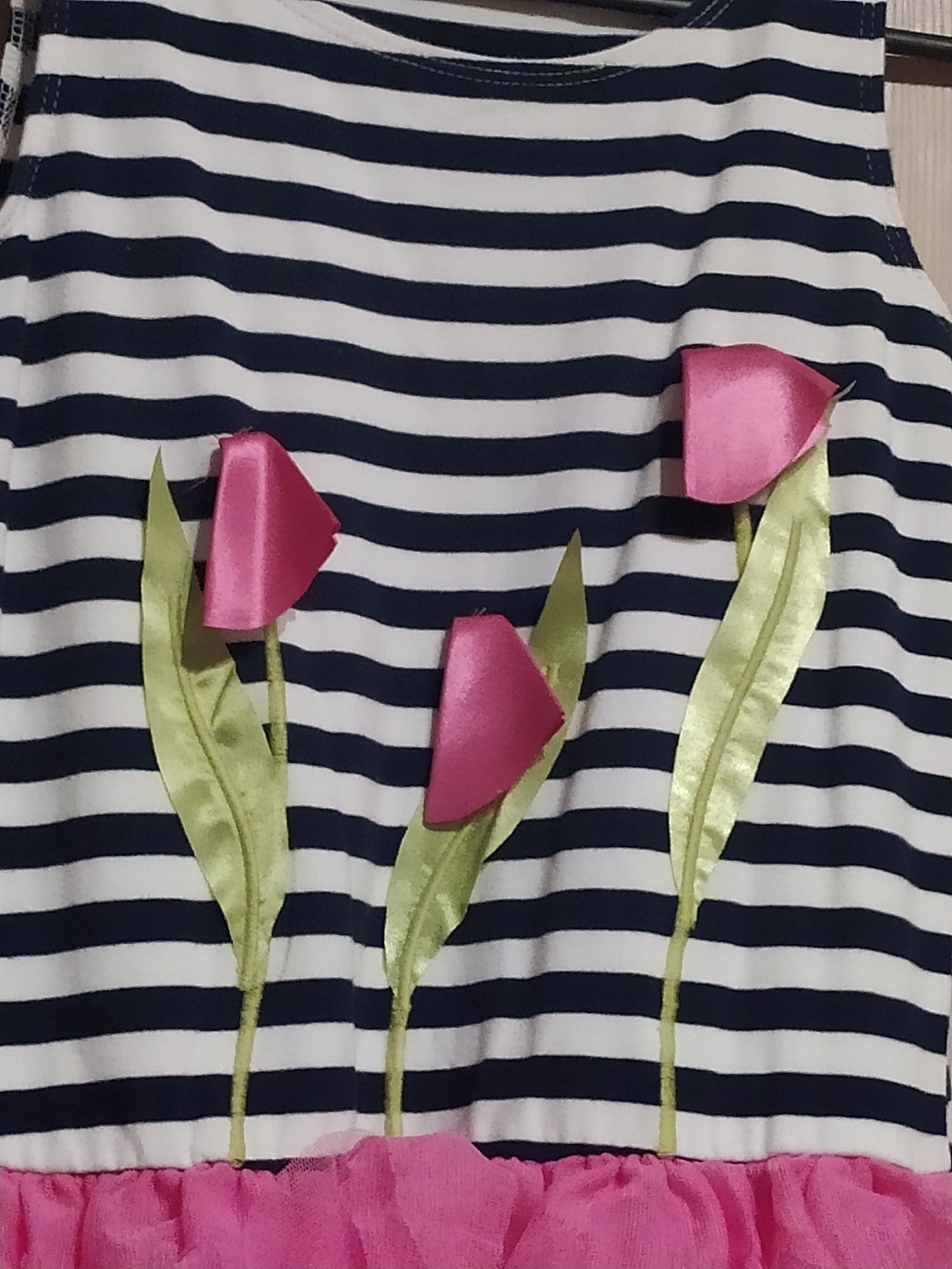 Wejściowa sukienka w tulipany r. 134 Pepco