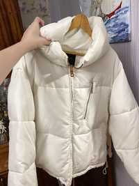 зимова біла куртка Zara