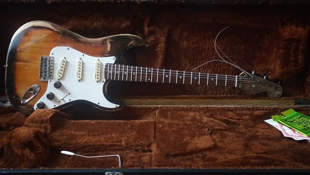 Relic stratocaster squier vintage + case. Blokowane klucze