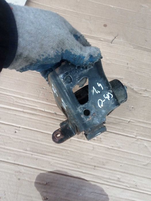 toyota AURIS I 06-09  poduszka  przednia łapa skrzyni 1,4 d-4d 90 km