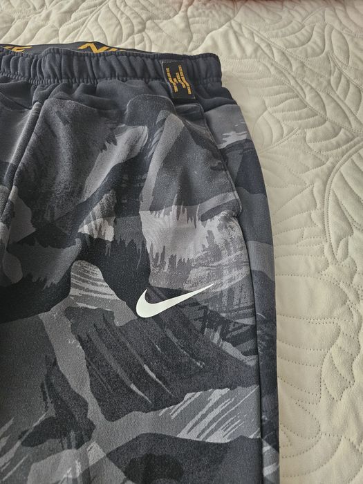 J. Nowe spodnie dresowe dresy Nike dri fit roz. M