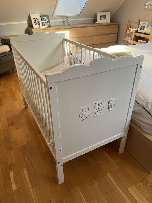 Łóżeczko Klupś z sówkami z materacem lateksowym i pościelą