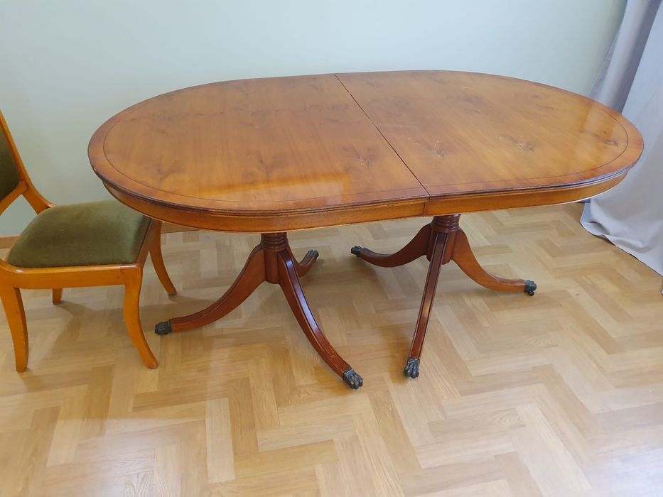 Stół z litego drewna + 8 krzesel