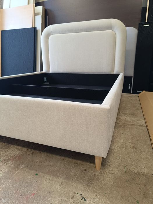 Łóżko tapicerowane na wymiar półokrągłe baranek boucle producent