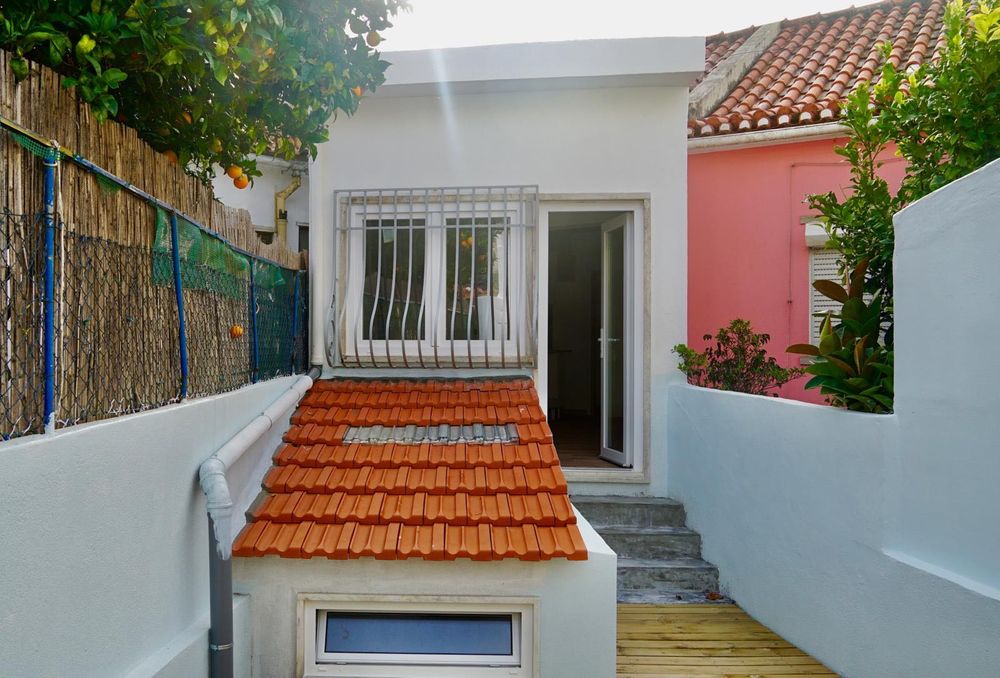 Moradia Renovada com 2 Estúdios Independentes