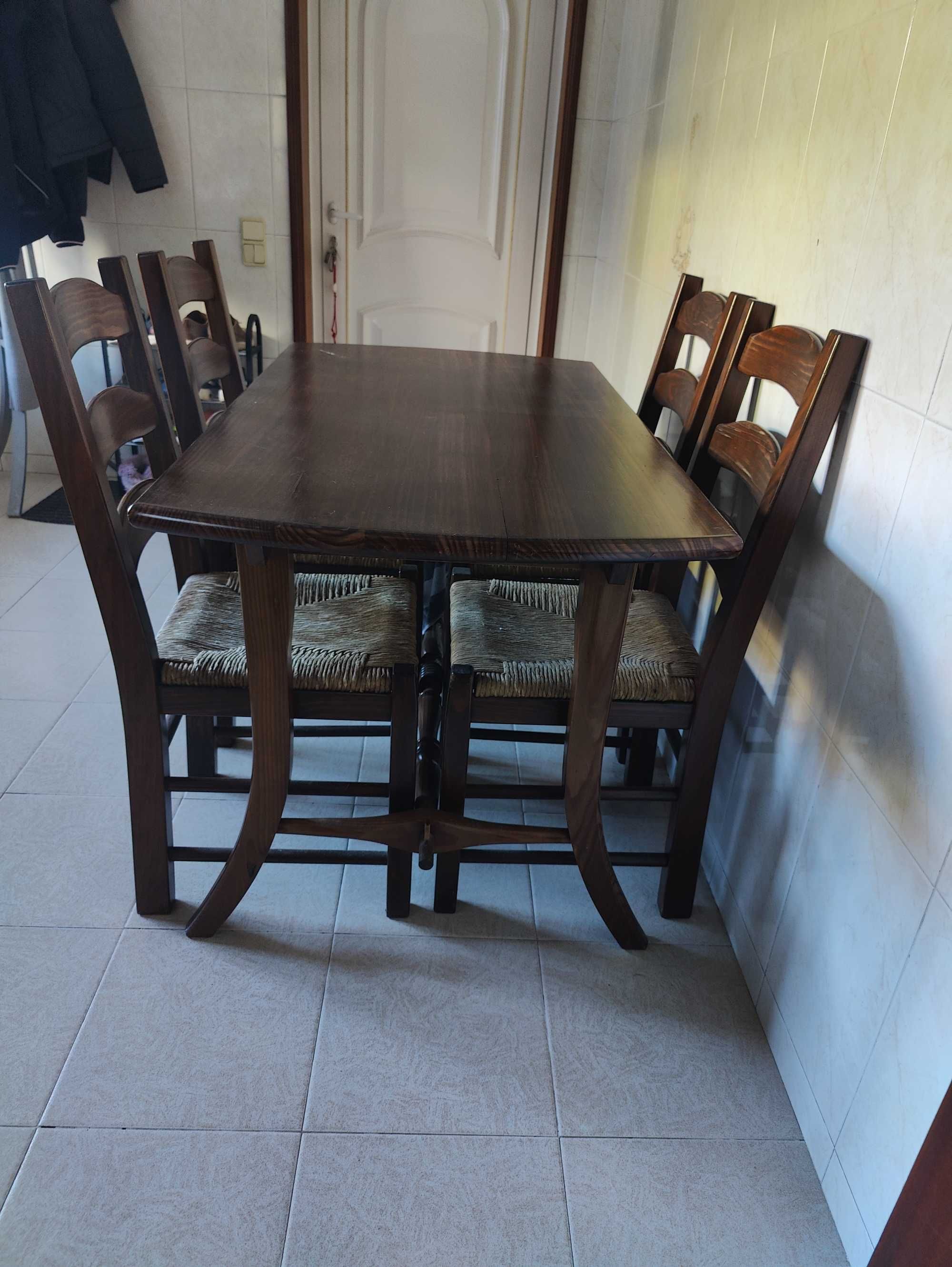 Mesa madeira com cadeiras