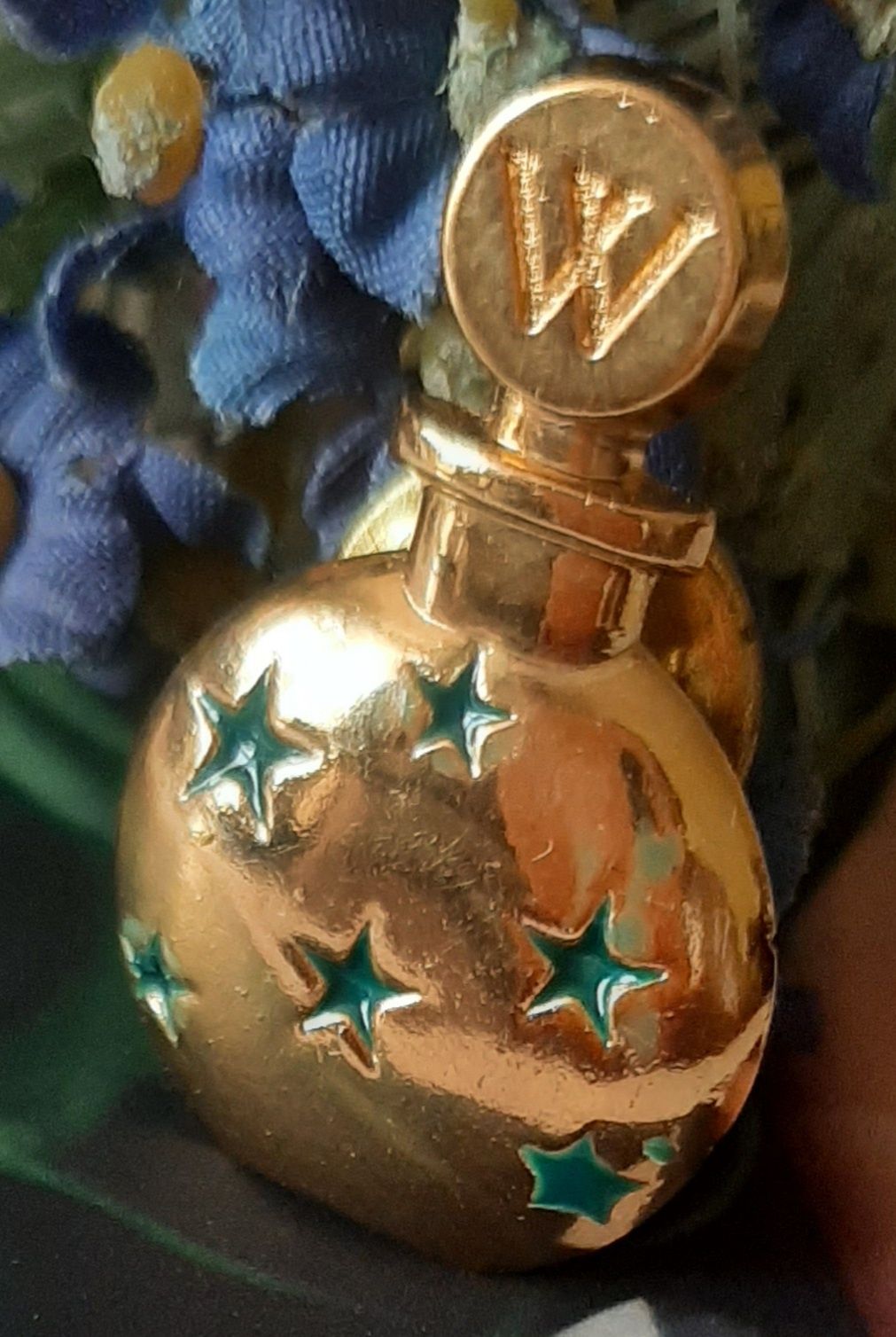 Broszka, wpinka miniatura w kształcie flakonika perfum