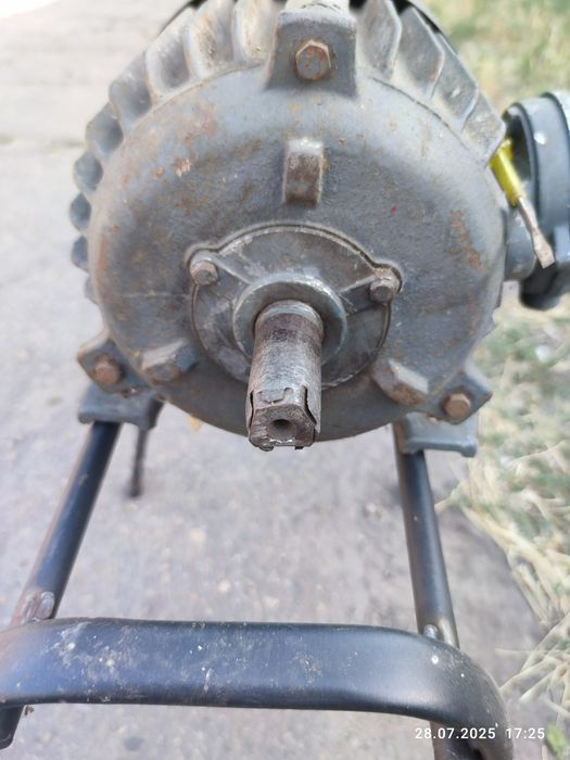 Електродвигун 2,2 кВт/ 1430 об.хв/28 мм