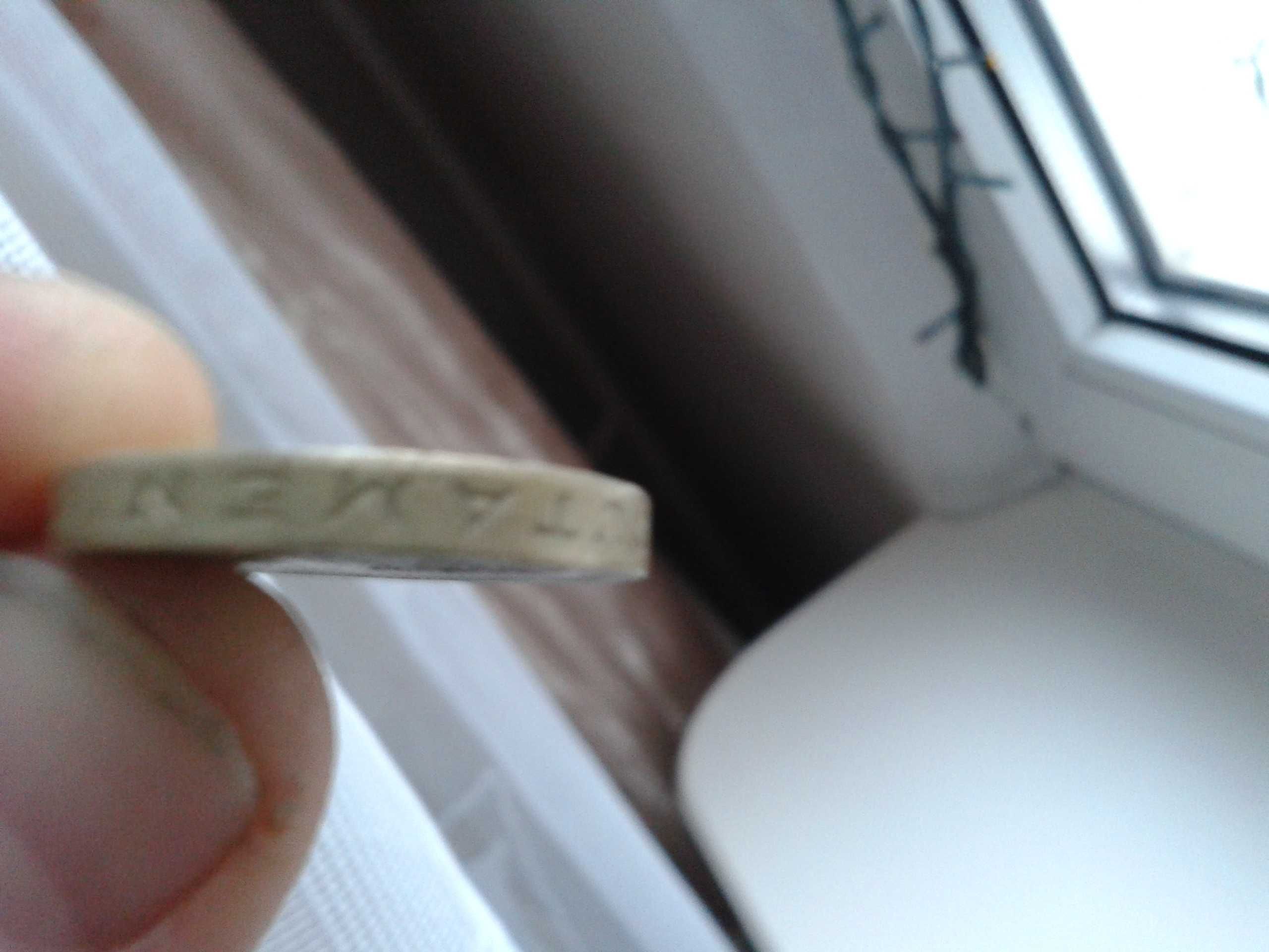 One Pound 1 funt z 2005 roku