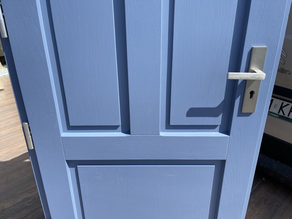 Drzwi zewnętrzne drewniane niebieskie czyste powietrze Na wymiarMontaż