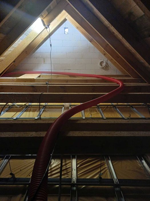 ocieplanie poddasza celuloza ekovilla  naprawa izolacji  wełna skalna