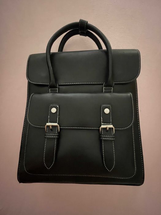 Продам рюкзак  черного цвета из эко кожи.