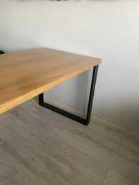 Dębowy drewniany stół