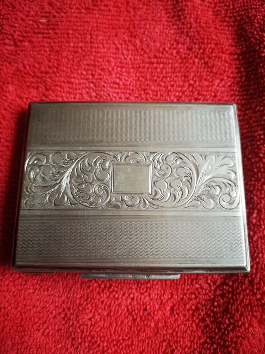 Papierośnica srebrna z monogramem 1943r