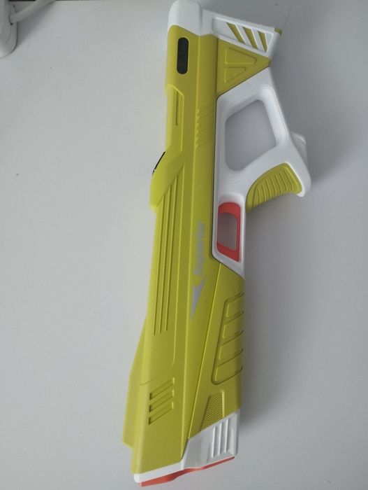 Електричний водний пістолет