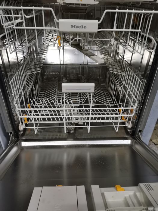 Посудомийні  машина Miele