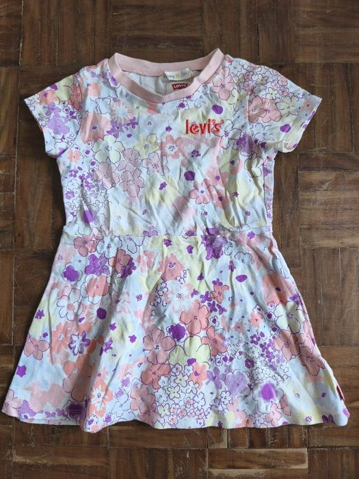 Dois vestidos; T- Shirt; camisa - Levis, Chicco, Benetton - menina 3 a