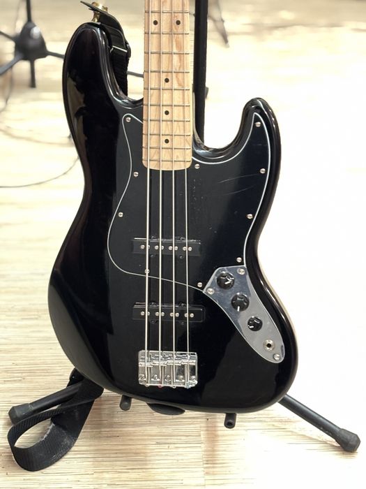 Бас гитара Скваер Джаз-бас. Фендер