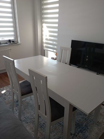 Biały rozkładany stół + 4 krzesła