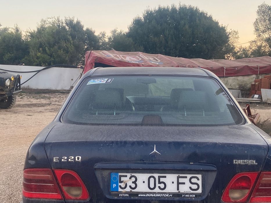 Carro Mercedes em bom estado