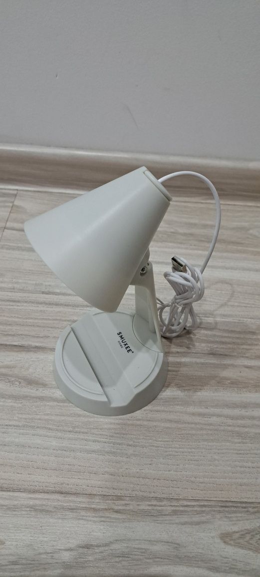 Lampka biurkowa z odczepanym kloszem