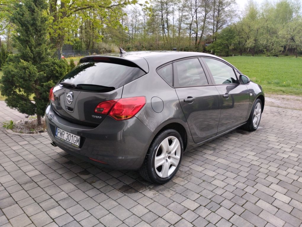 Astra j 1.4T, navi, czujniki, zadbana