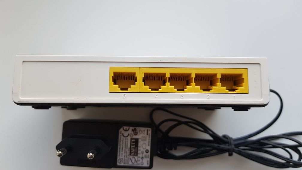 Коммутатор TP-Link TL-SF1005D