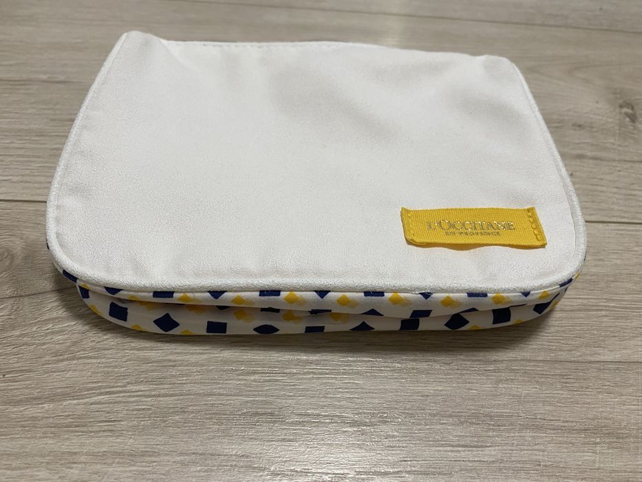 Косметичка L’Occitane, размер 18*14