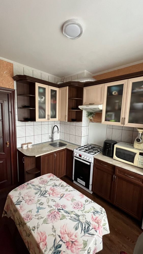 Продам 2-х кімнатну квартиру біля парку