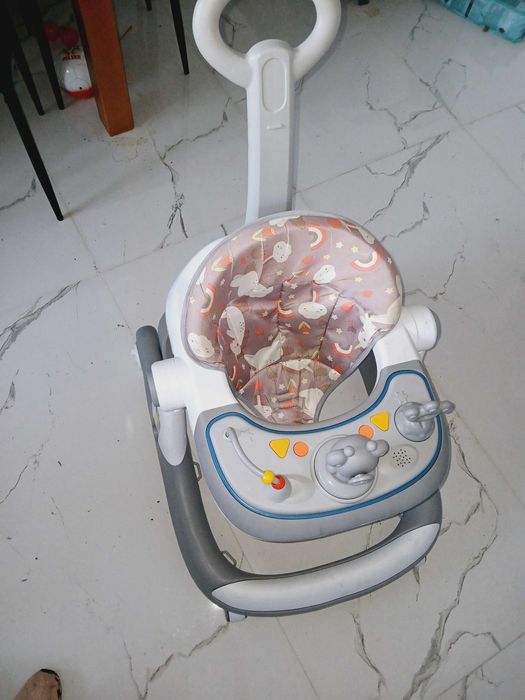 Grajacy chodzik Bemi