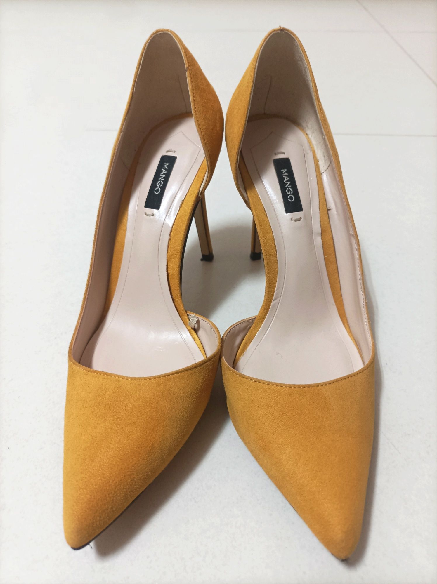 Sapatos de salto alto marca Mango (T. 36)