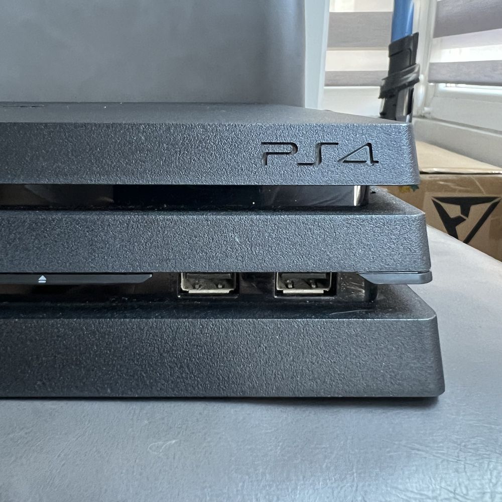 Sony Playstation 4 Pro 1 tb PS 4