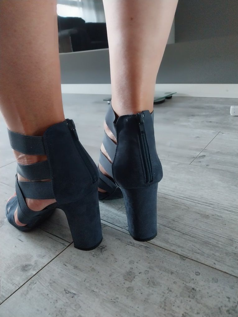 Buty na obcasie niebieskie