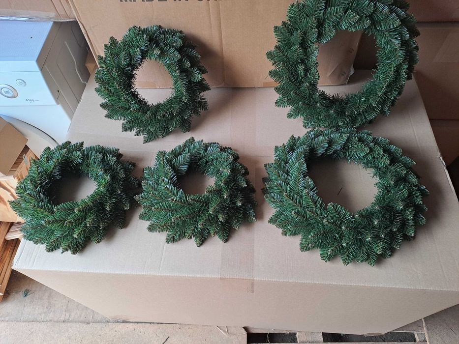 Wiązanka  świąteczna  wianki  girlandy  na  drzwi  ,   stół , prezent