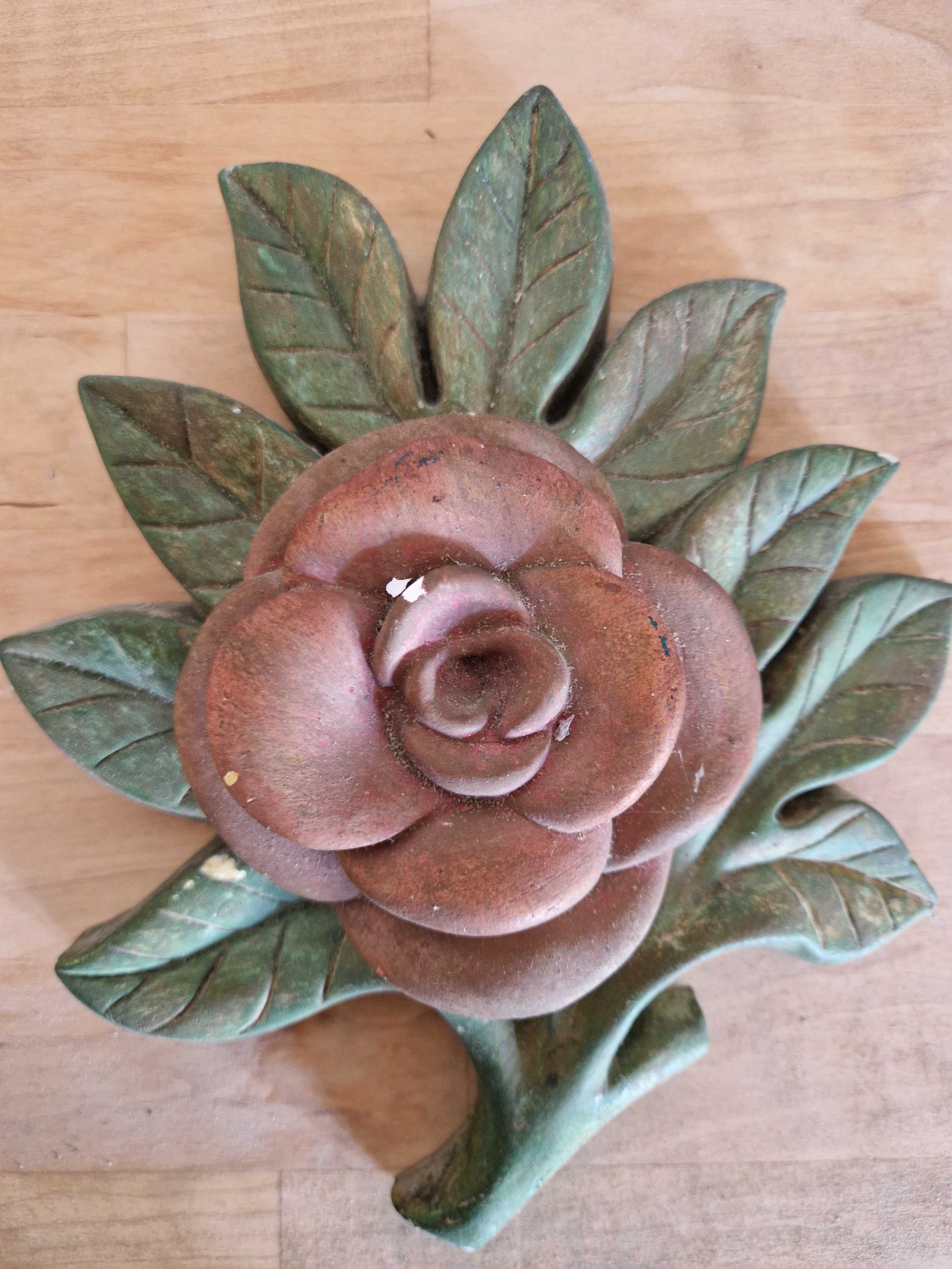 Estatueta Flor com folhas