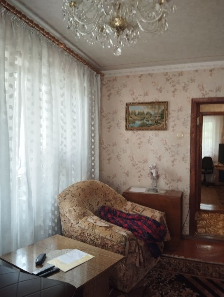 Продам 2 к квартиру с балконом и лоджией  Нововодолажском районе.