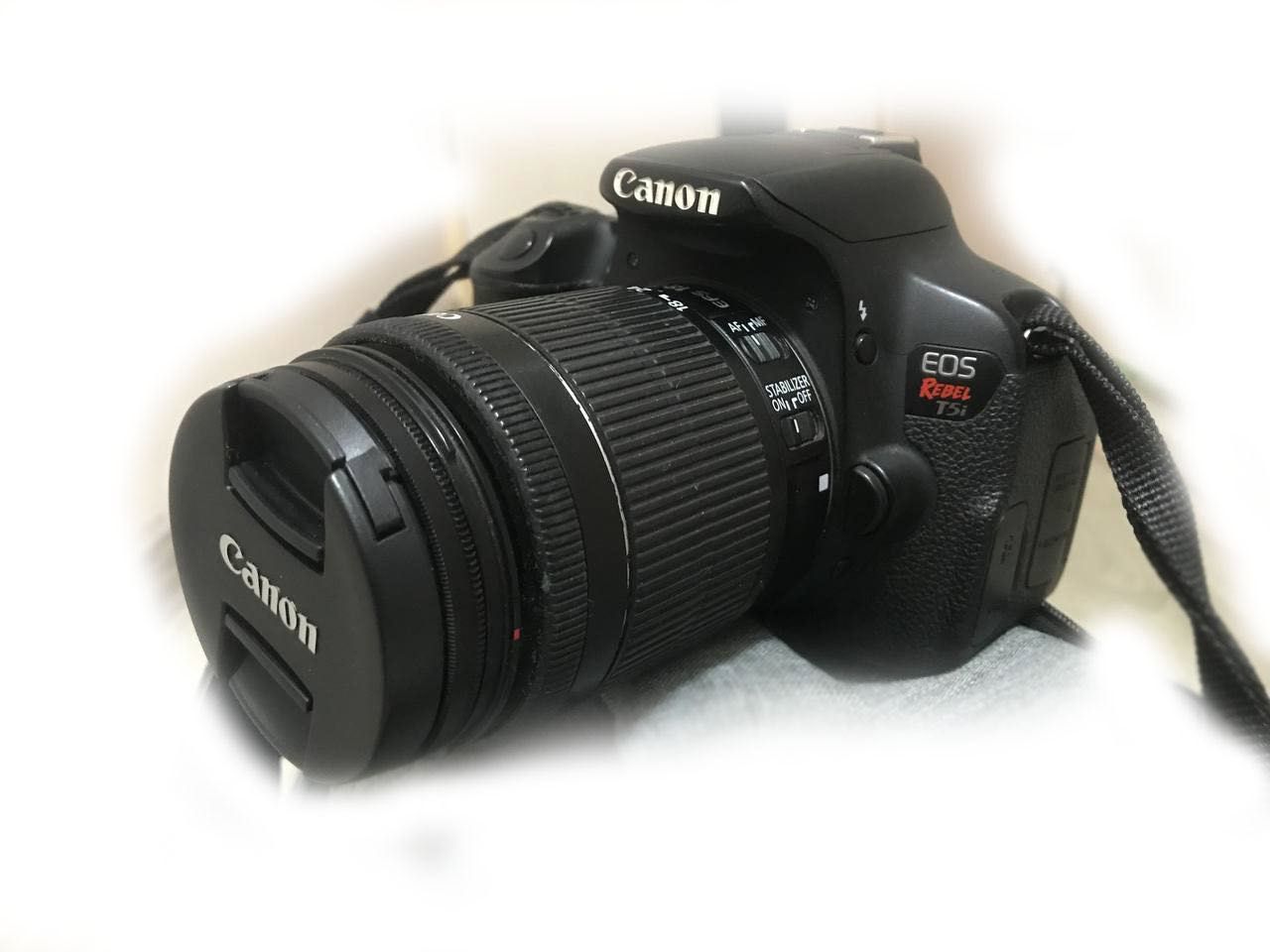 Дзеркальный фотоаппарат Canon 700D с объективом 18-55 IS STM