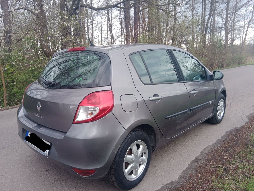 Sprzedam Renault Clio 3 2010rok silnik 1.2 z gazem