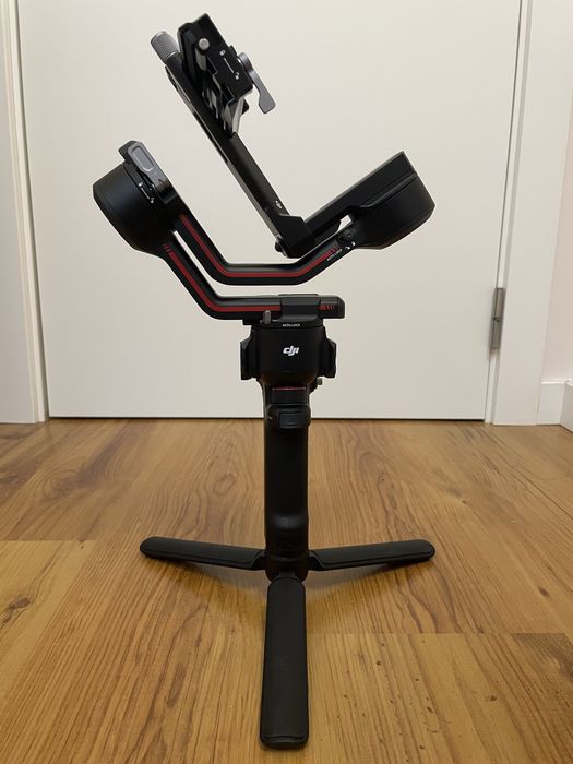 DJI RS 3 Mini Gimbal + Pega e Suporte Telemovel (como novo)