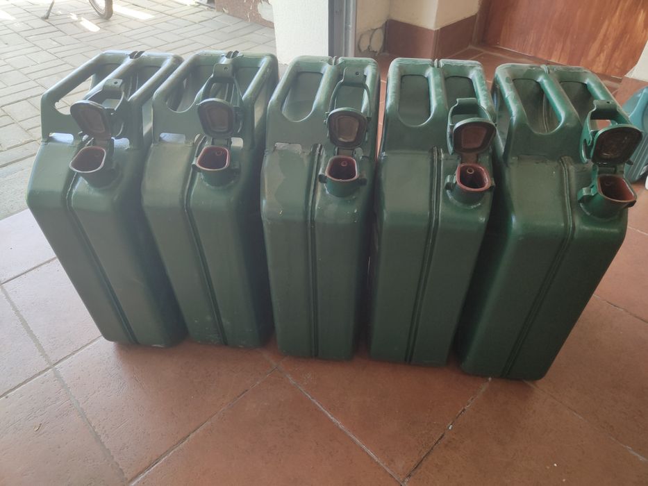 Sprzedam kanistry 20 L