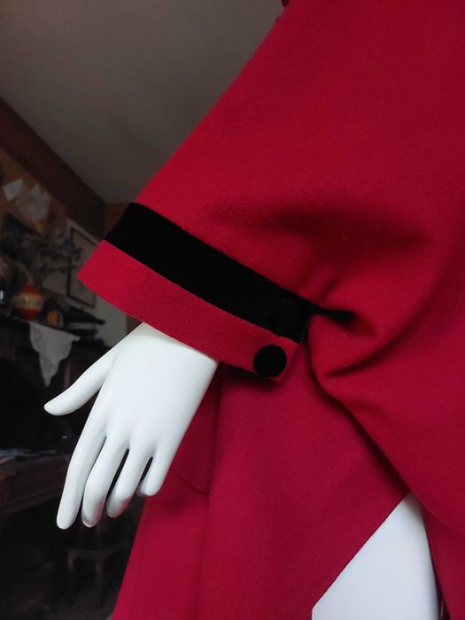 czerwona wełniana peleryna z kapturem real vintage wełna Pure New Wool