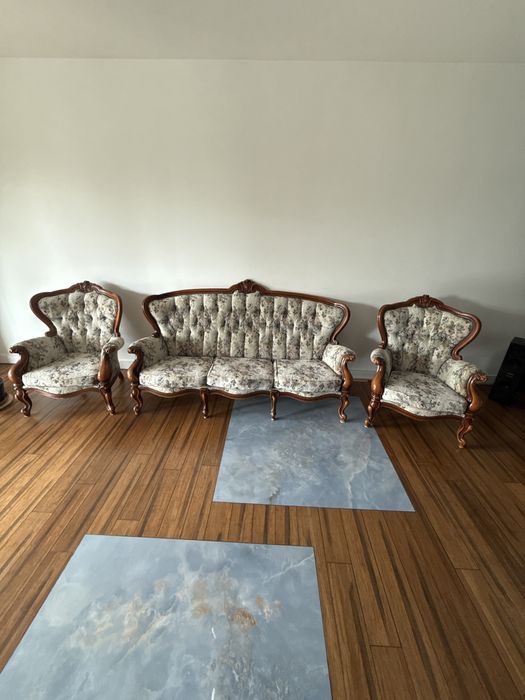 Sofa i dwa fotele stan bardzo dobry.