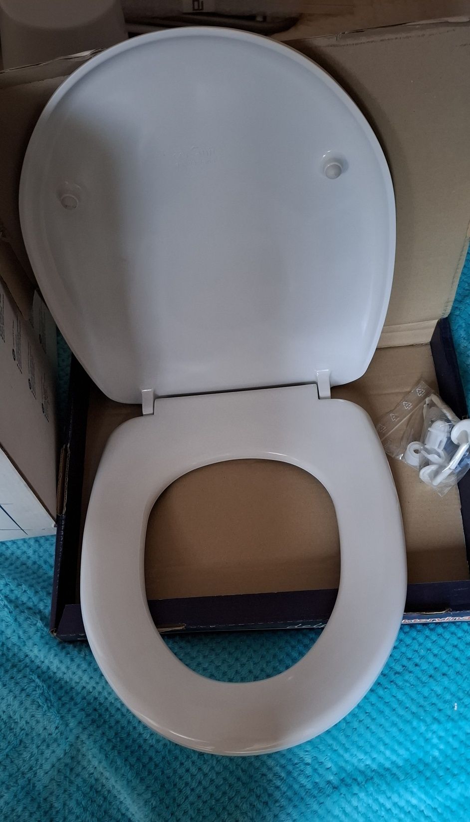 Miska WC podwieszana Cersanit Delfi + deska antybakteryjna Delfi