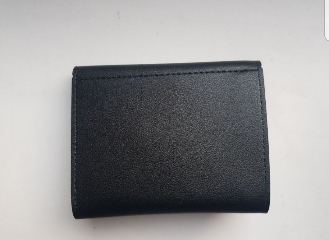 Czarny portfel nowy