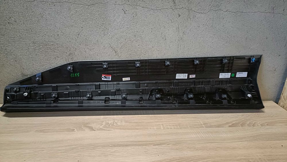 ioniq V 5 Listwa drzwi przód prawa