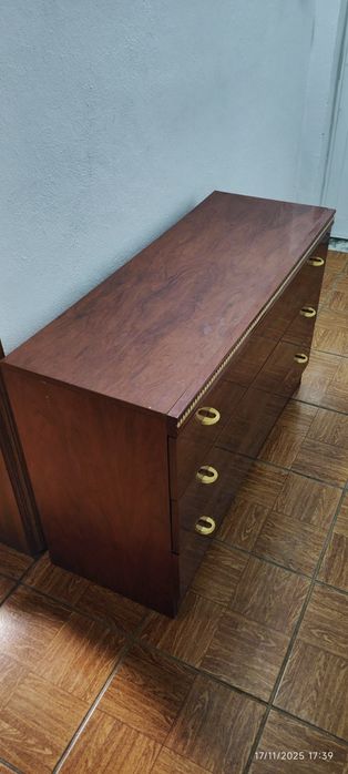 Cómoda usada em bom estado