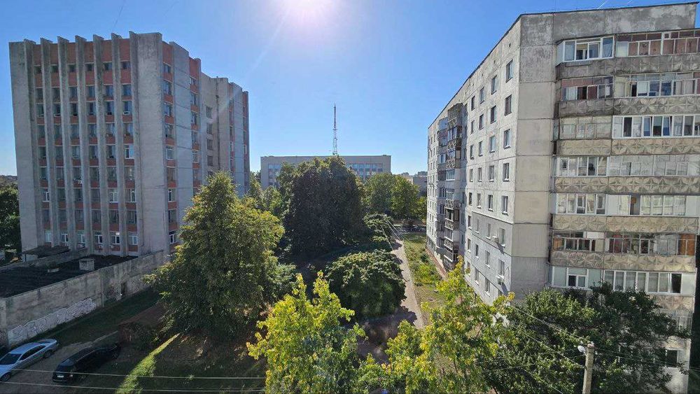 Продам 2-х кімнатну квартиру в центрі міста