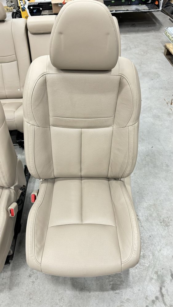 Nissan Rogue 2014-2020 салон, Nissan x-trail t32 сидіння