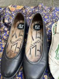 Sapatos e sandalias da FLY37 impecaveis