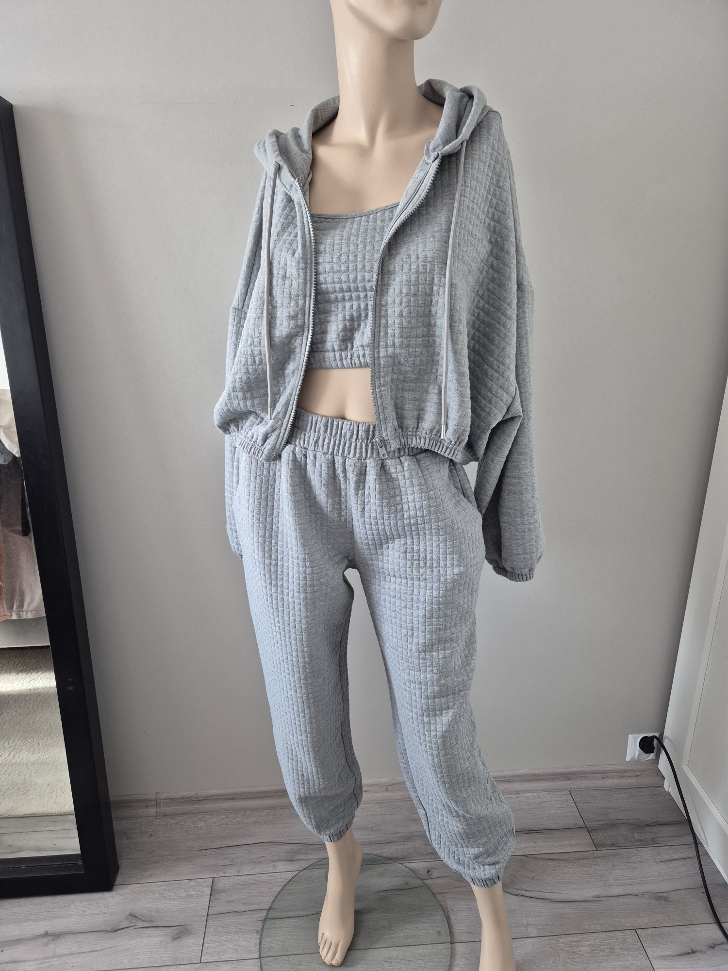 Nowy dres roz S, marka Reserved